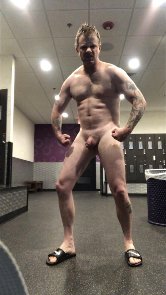 11P Gym flex pics