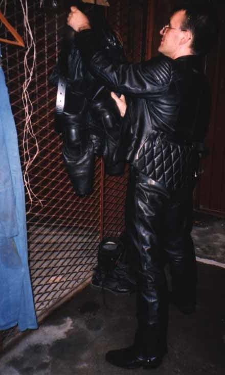 25P In leather and rubber for sex 1