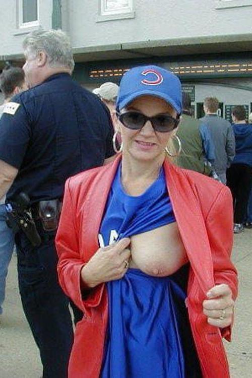 19P No 424 Flashing One Boob.