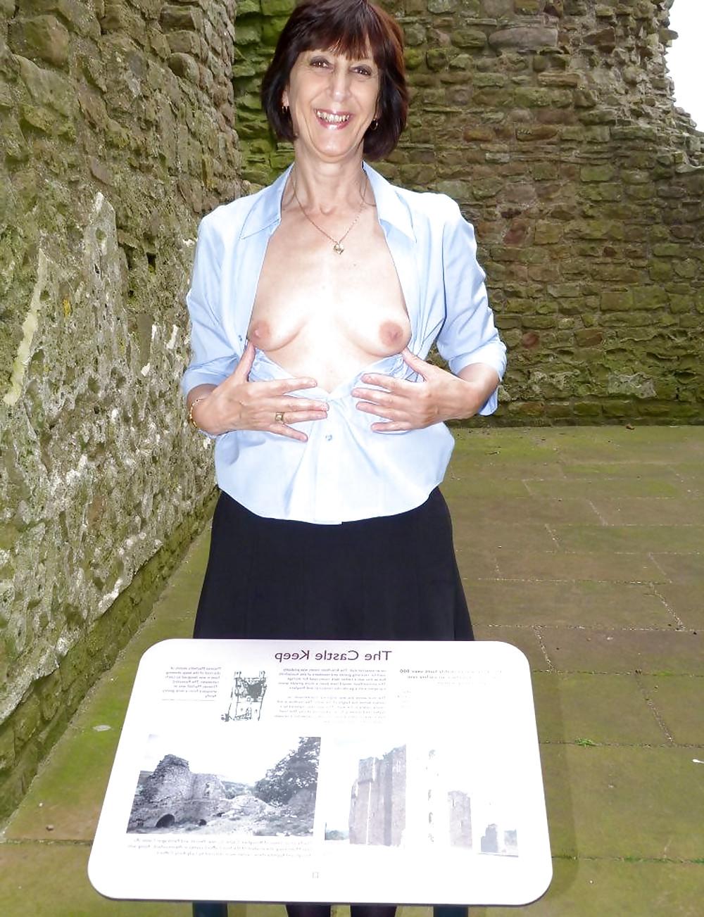 25P MOMS FLASH 1