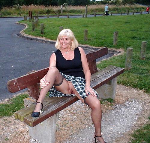 25P MOMS FLASH 1
