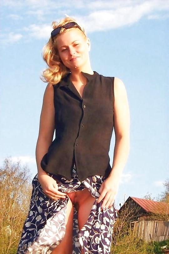 25P Ladies Flashing Pussy 001