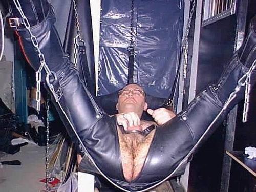 20P In leather and rubber for sex 2