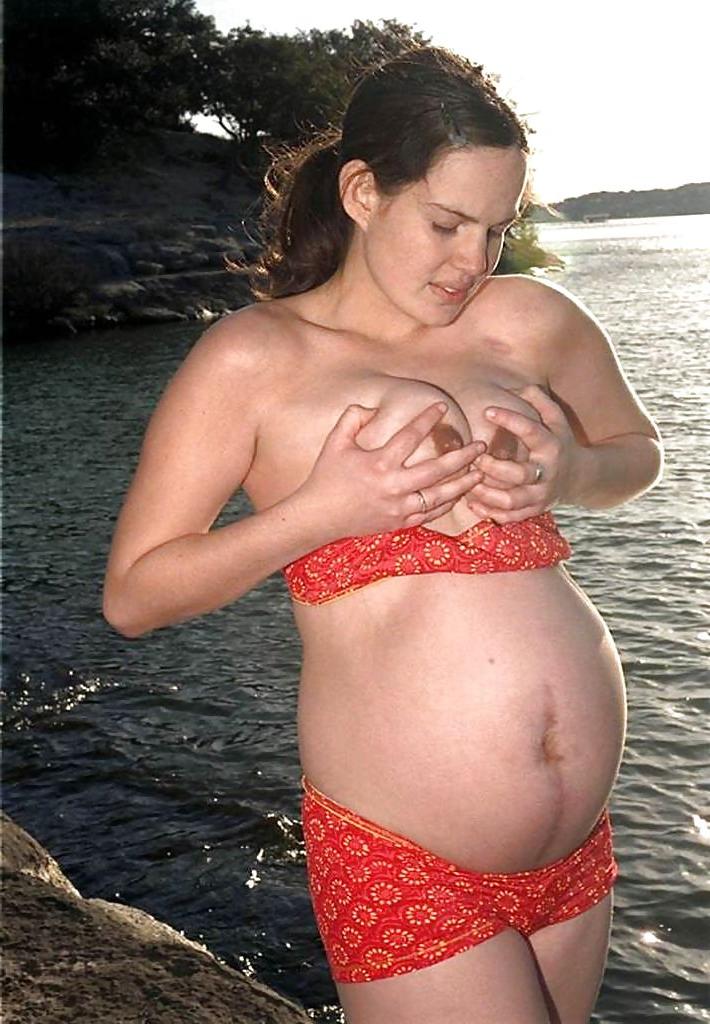 20P Pregnant Woman On The Beach