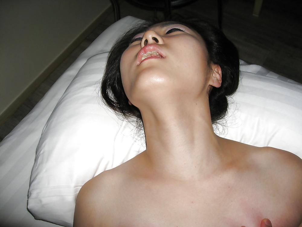 25P Sweet asia hairy pussy