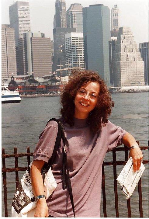 6P Mature woman seeks out couples