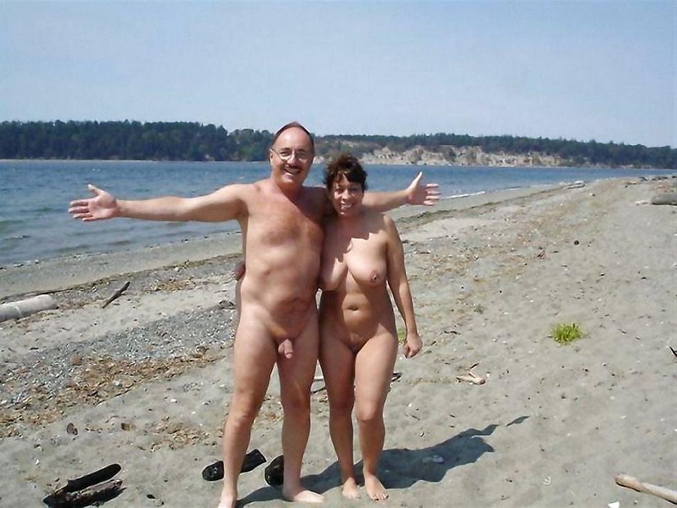 25P Nude Beach Fun