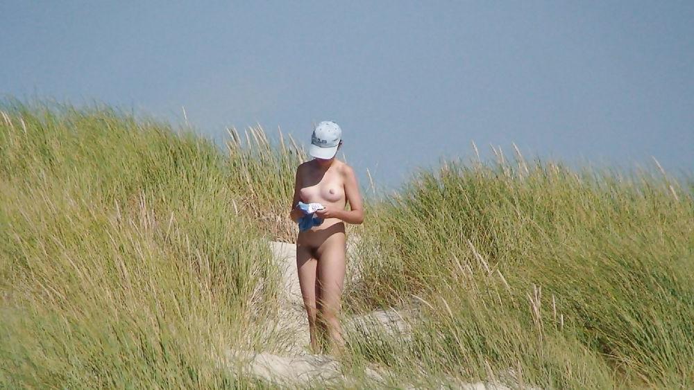 25P Nude Beach Fun