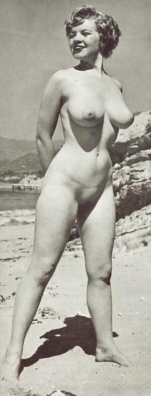 25P Vintage Beach Nudist