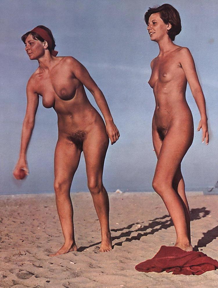 25P Vintage Beach Nudist