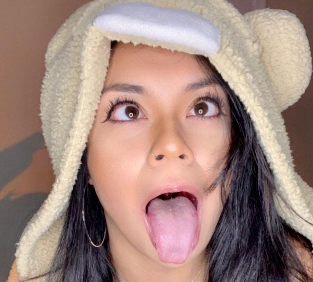 7P Asian Milf nude