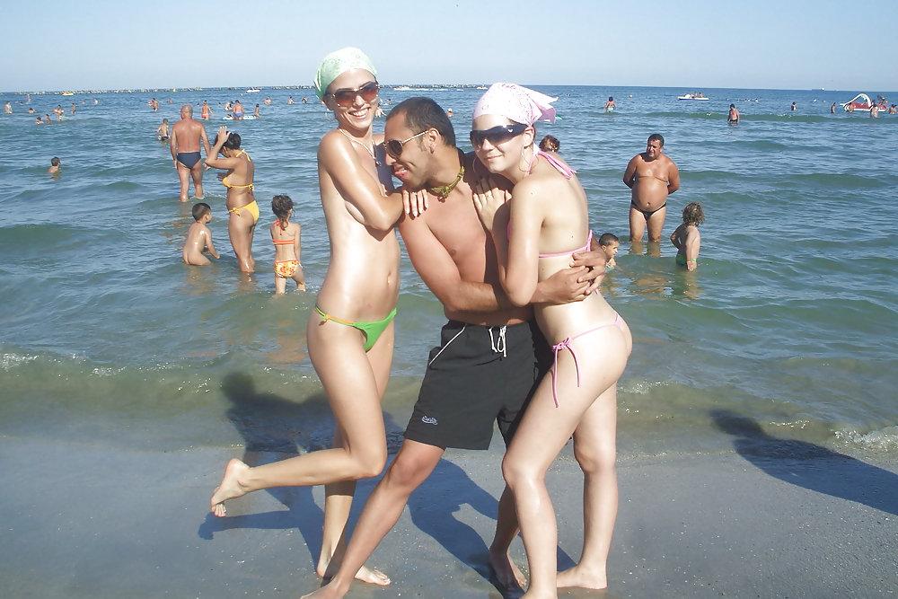 10P Topless at Beach
