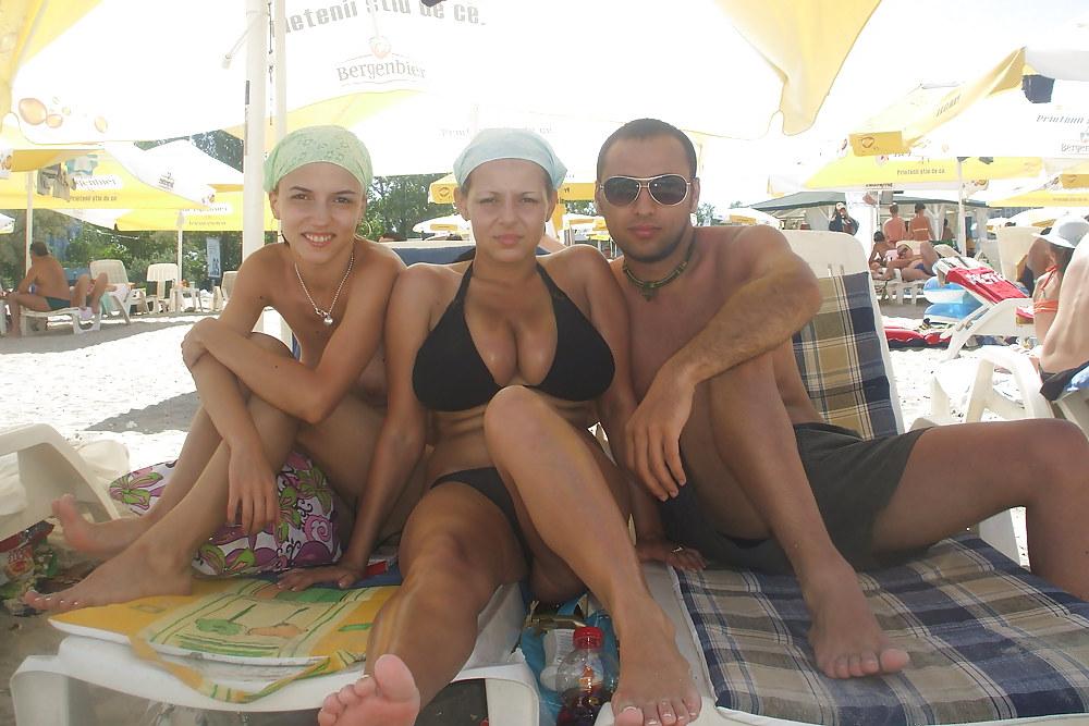 10P Topless at Beach