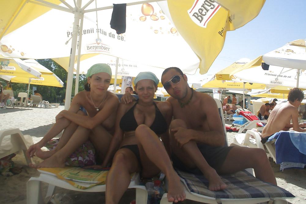 10P Topless at Beach