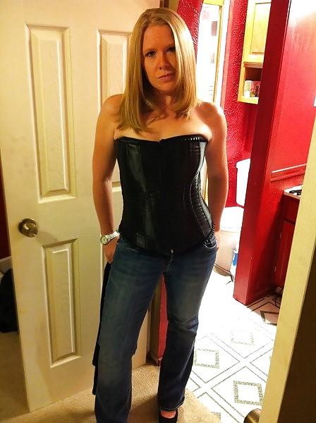 25P Sexy Blonde Lesbian Woman