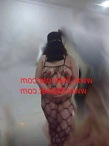 6P Arab niqab woman