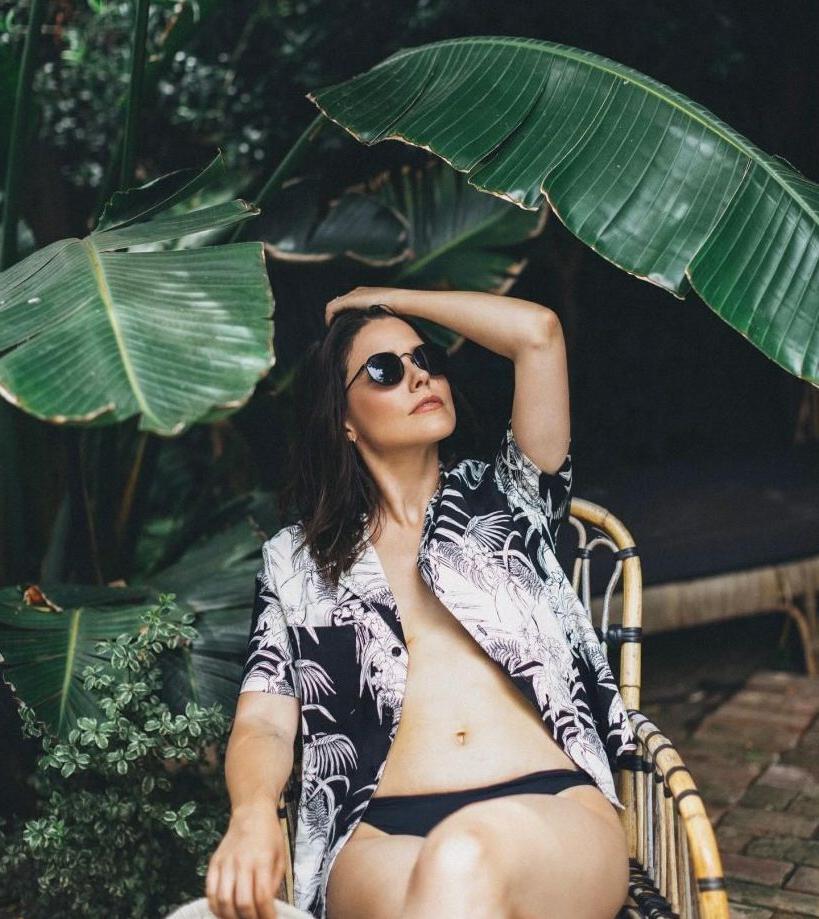 24P Sophia Bush nude
