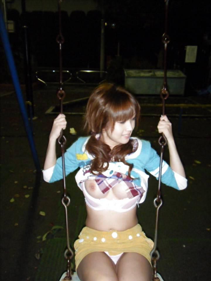 25P Japanese College Girl Flashing 