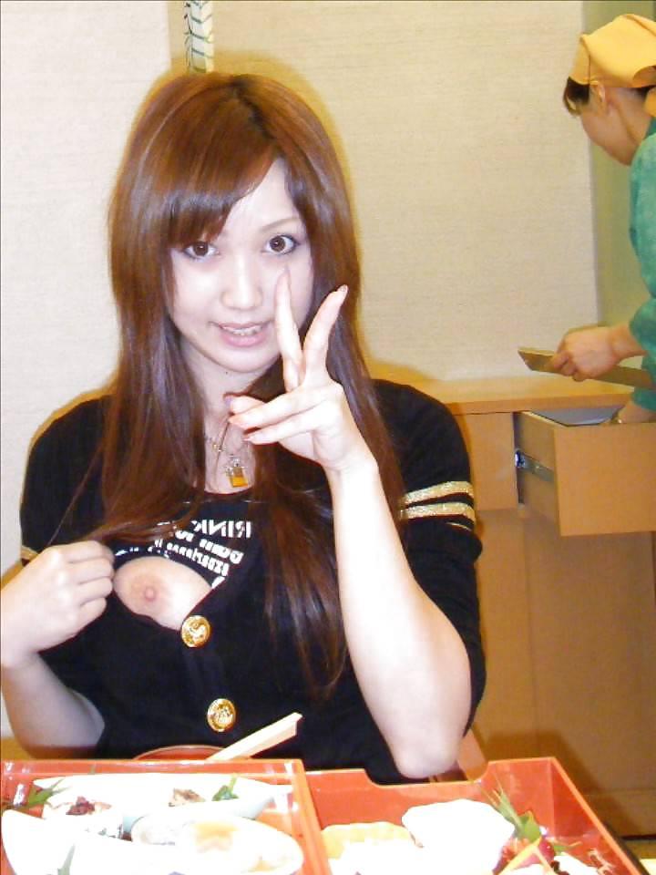 25P Japanese College Girl Flashing 