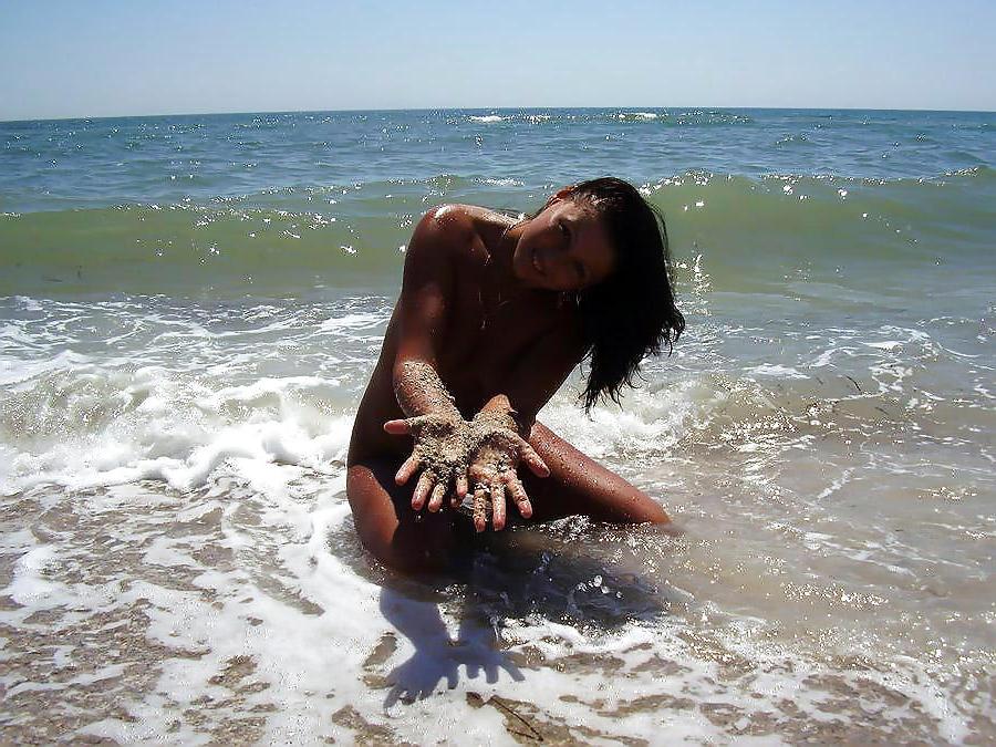 25P Cute Beach Teens