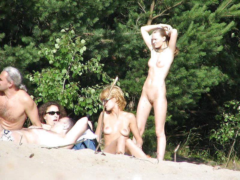 25P Nudist Beach Fun