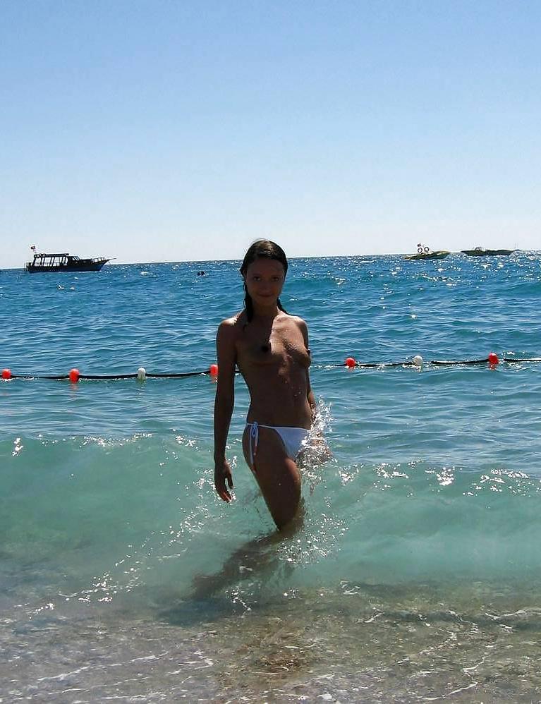 25P Cute Beach Girls - III