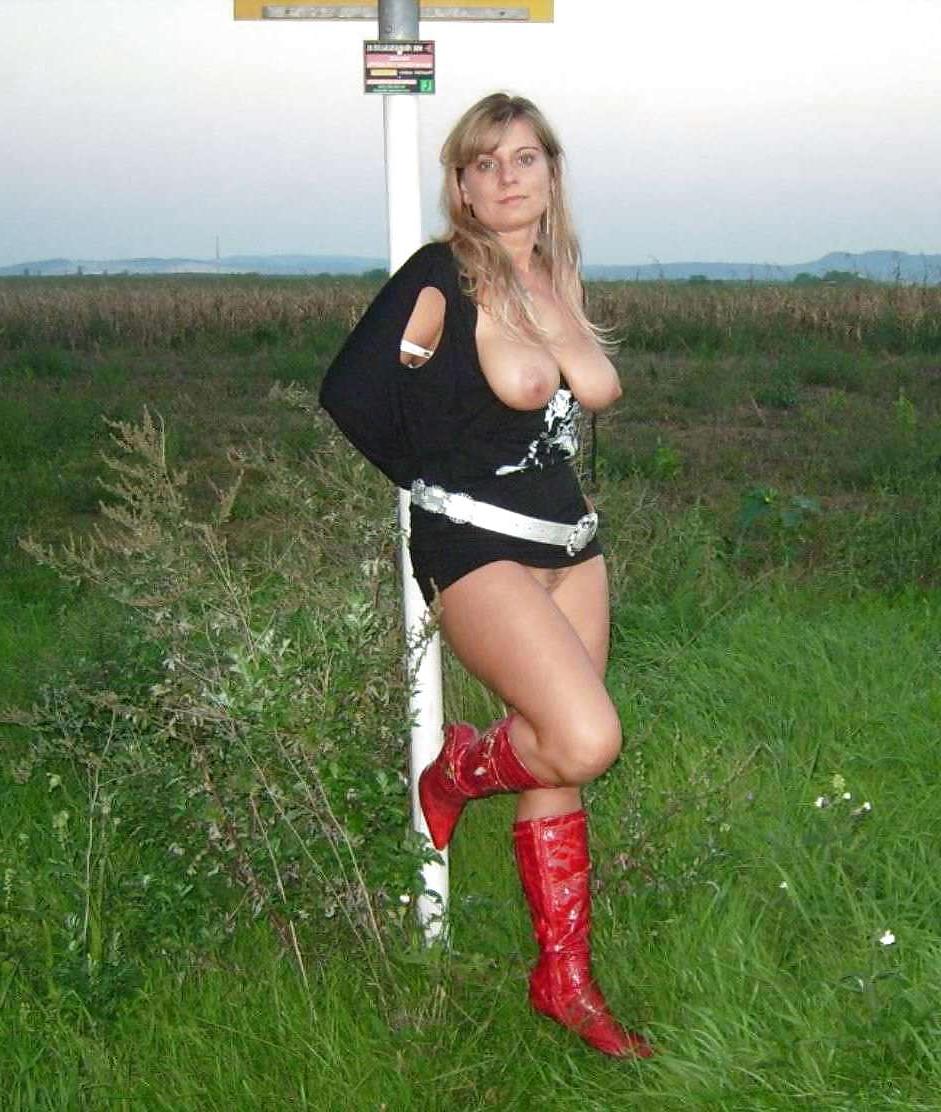 25P MILF flashing - 14