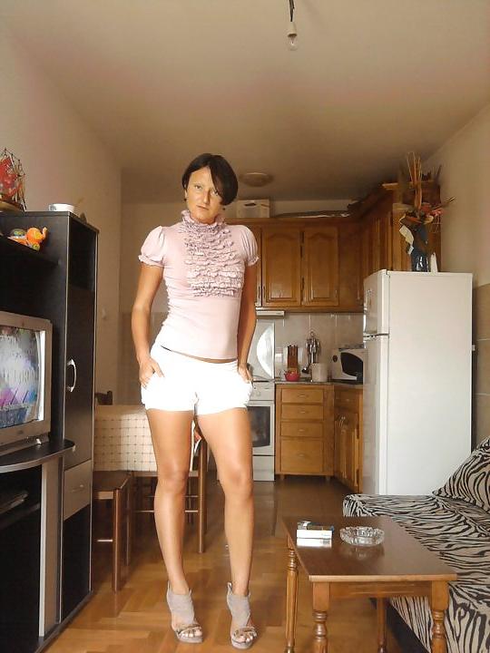23P Serbian woman Petra 30+