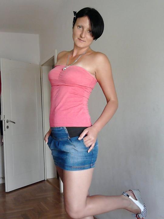 23P Serbian woman Petra 30+