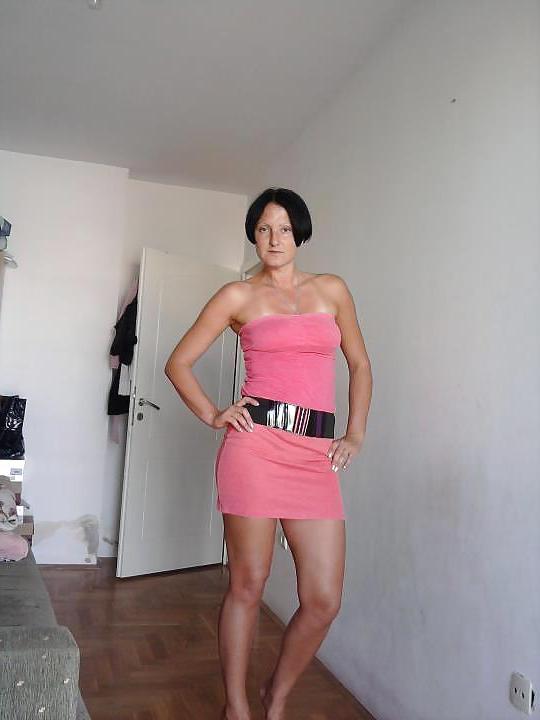 23P Serbian woman Petra 30+