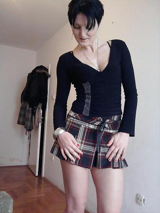 23P Serbian woman Petra 30+