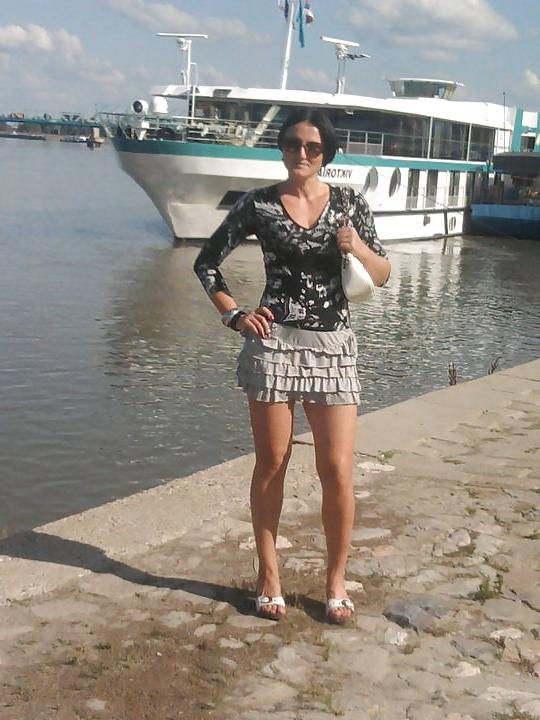 23P Serbian woman Petra 30+