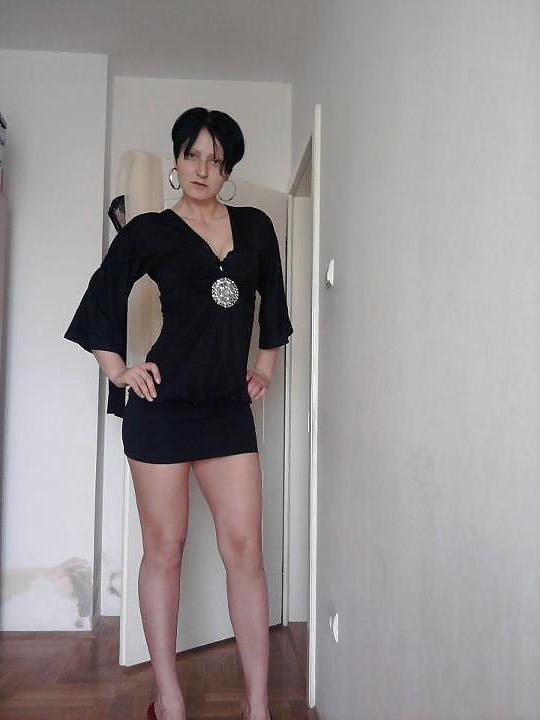 23P Serbian woman Petra 30+