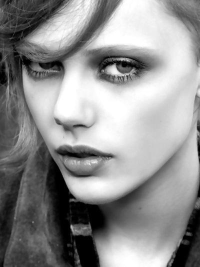 22P Just trying to seduce you .... in black and white