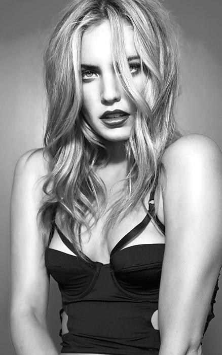 22P Just trying to seduce you .... in black and white