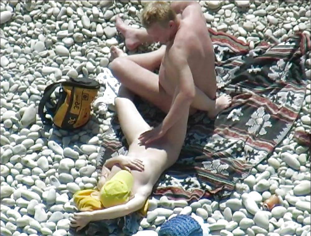 24P BEACH SEX ACTION !