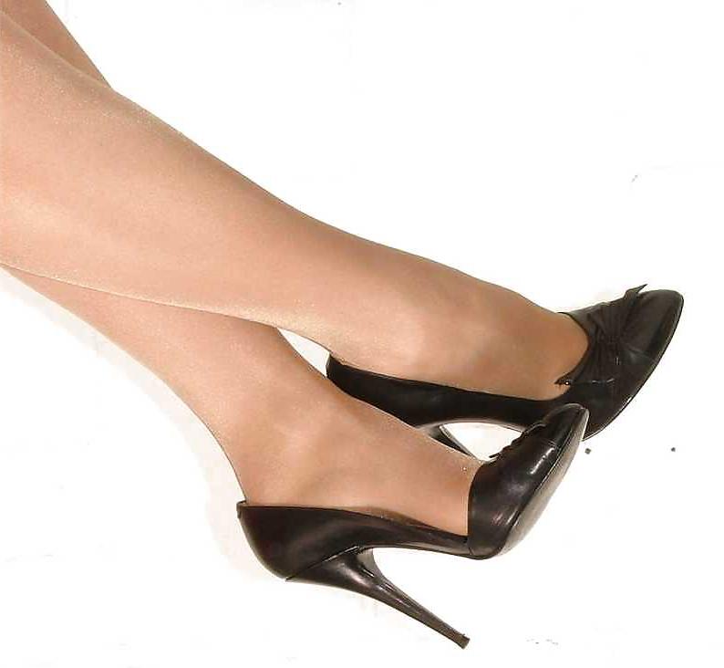 13P Beautiful Legs under Nylon