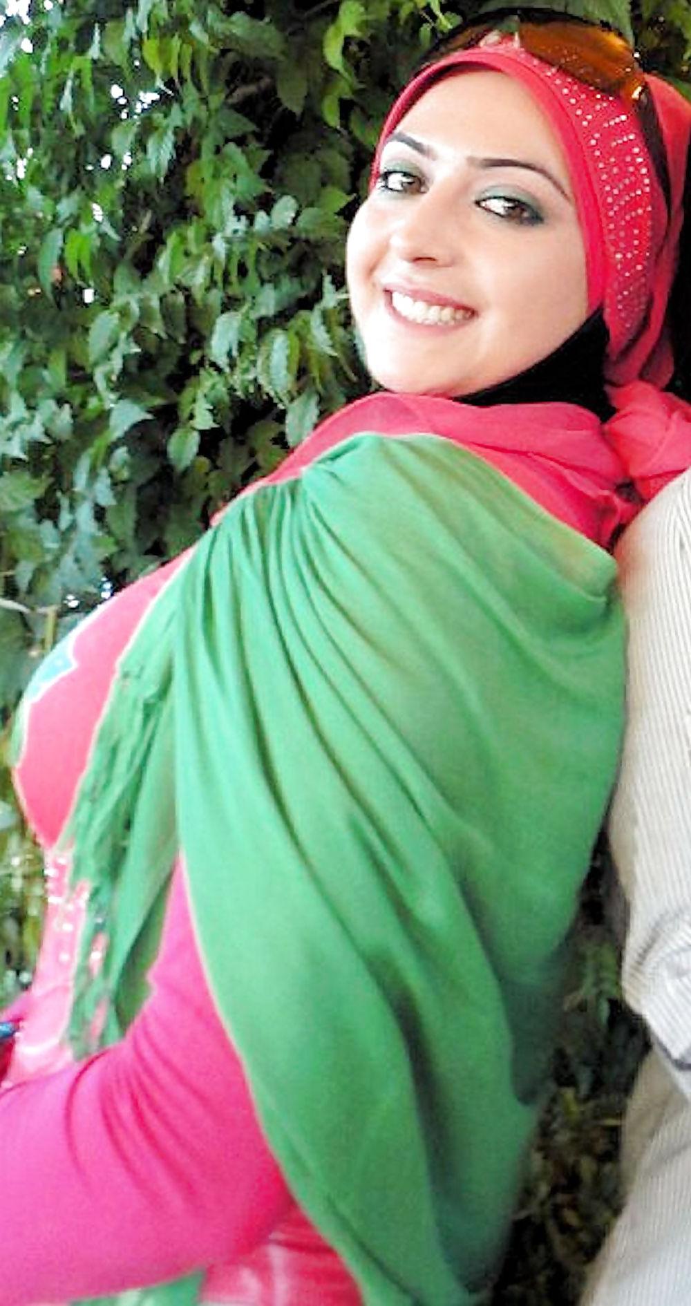 8P Busty arab and turkish woman