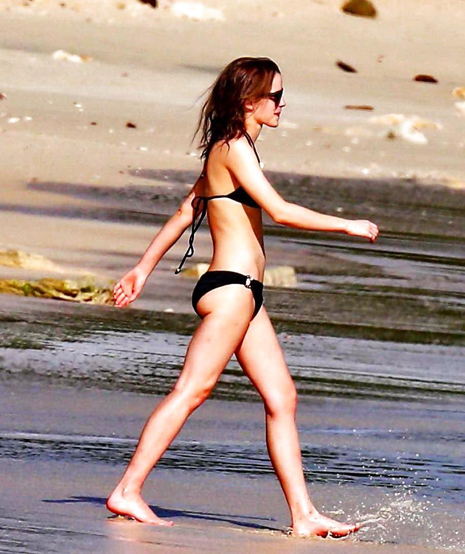 9P Emma Watson ass flash