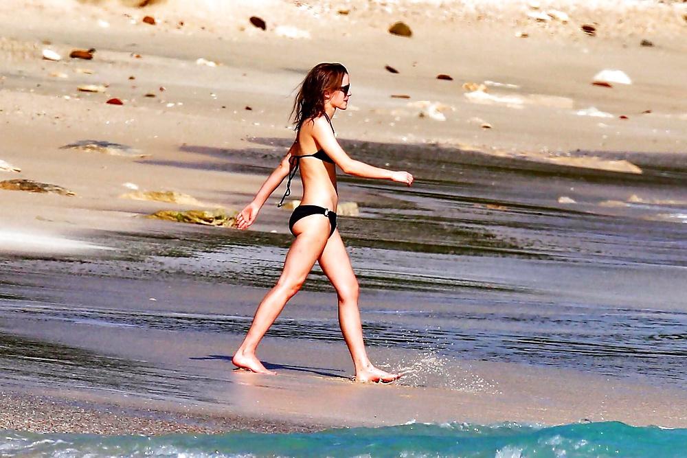 9P Emma Watson ass flash