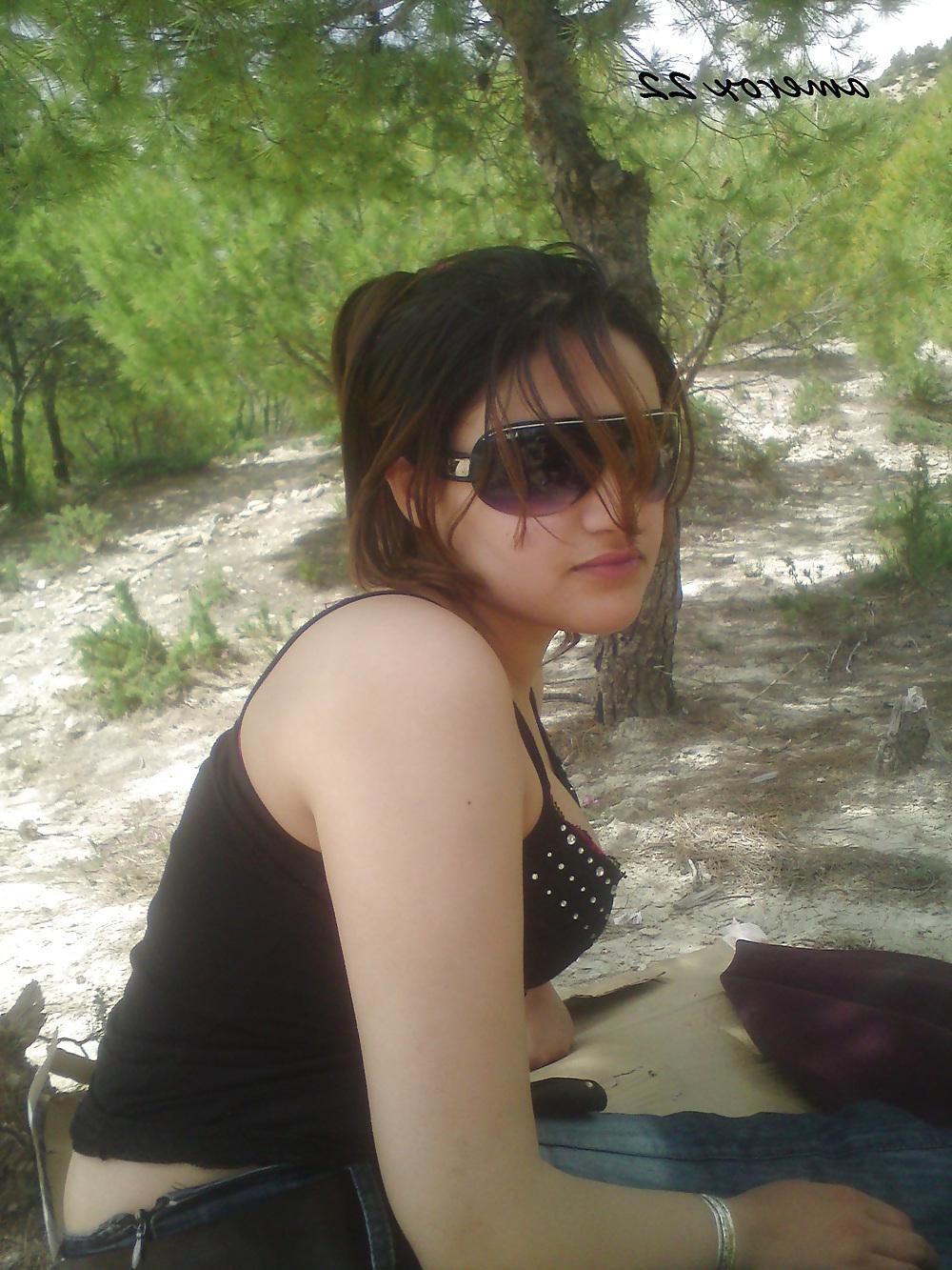 12P Iraq woman out door
