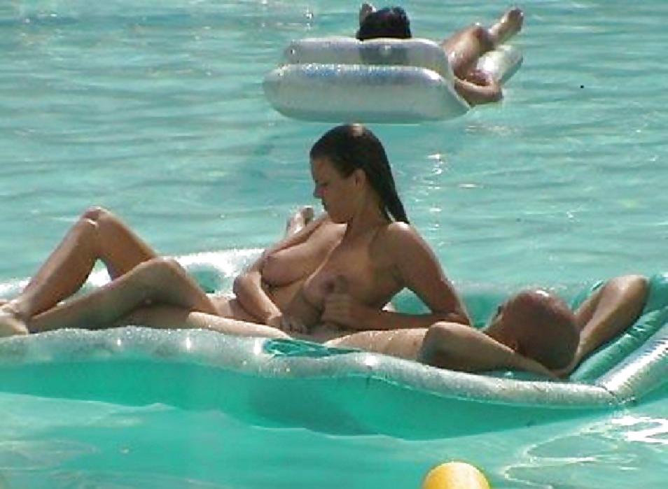 25P Mixed nude beach