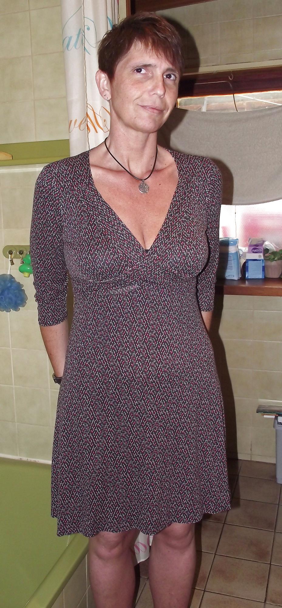 6P Older Woman Shaved Cunt