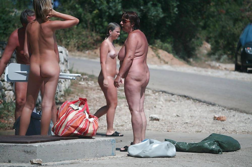 25P Nudist Beach Teens