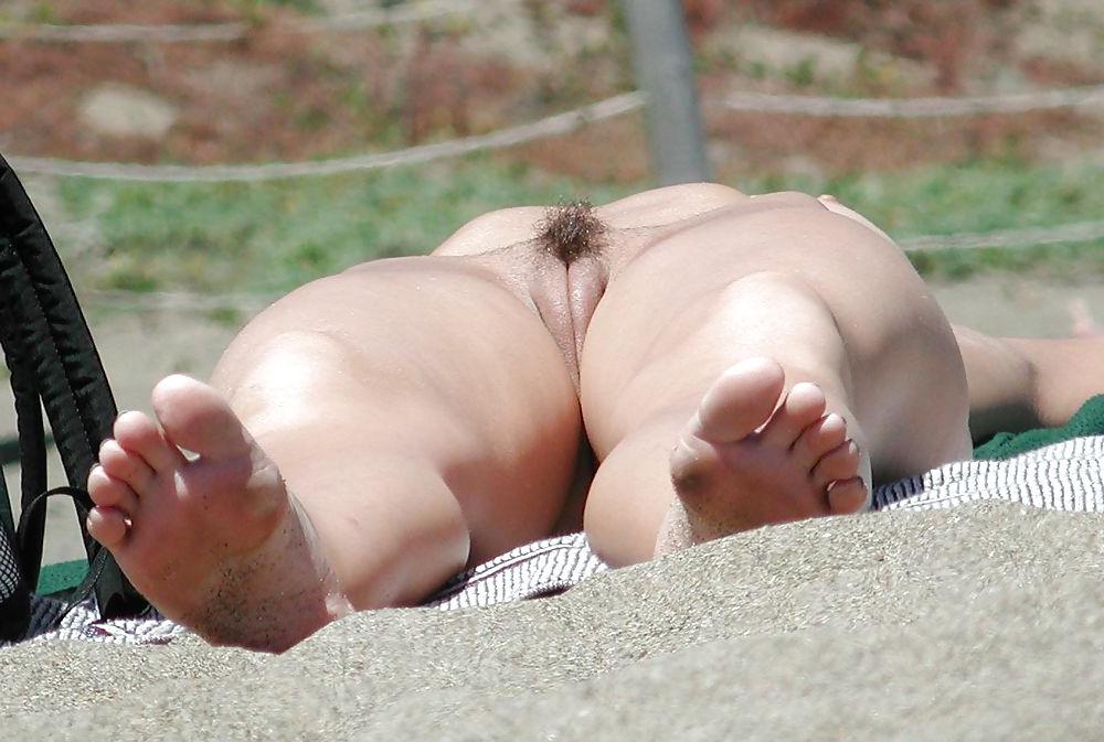 25P Beautiful Beach Babes 7 by Voyeur TROC
