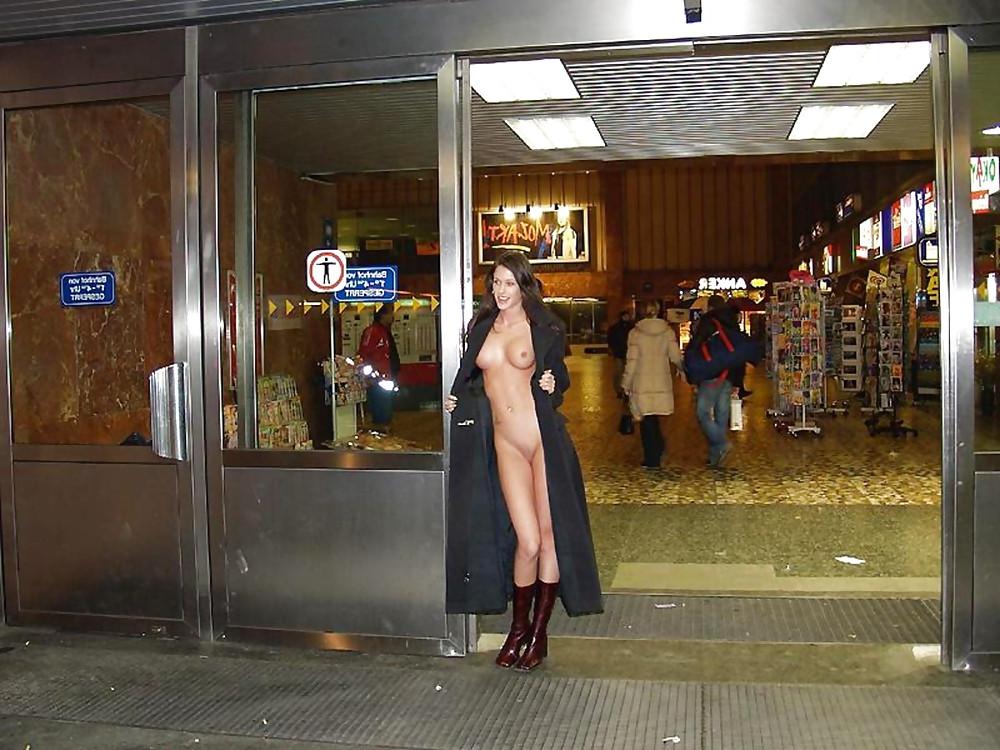 25P Busty Public Flasher