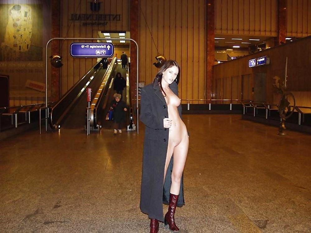 25P Busty Public Flasher