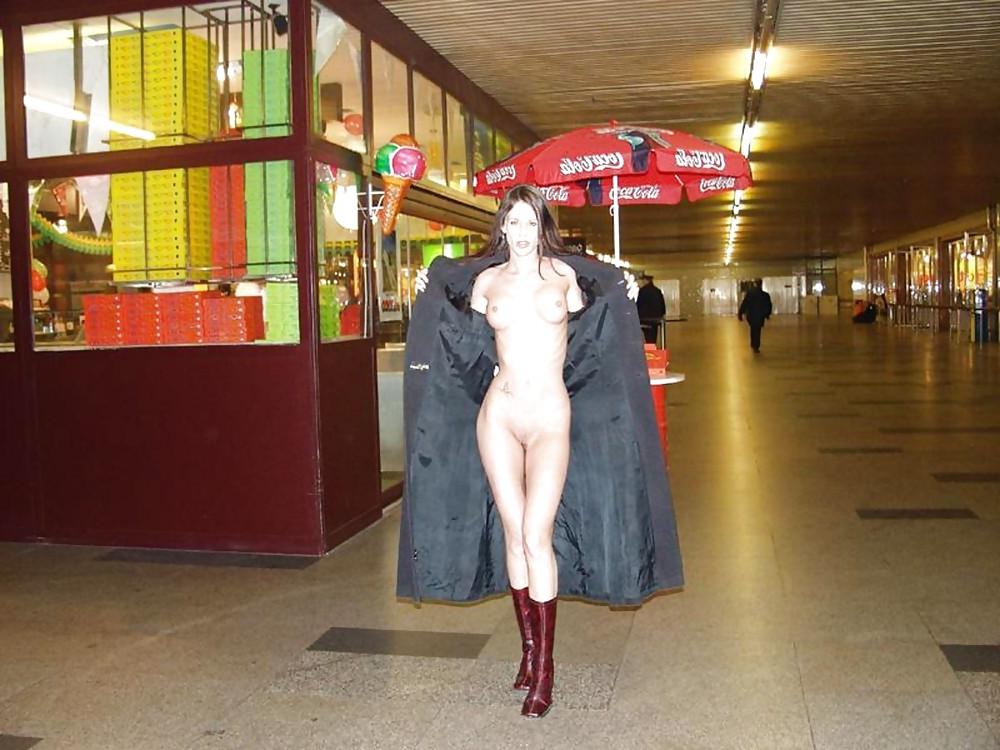 25P Busty Public Flasher