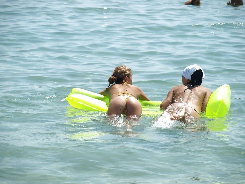 25P Voyeur beach