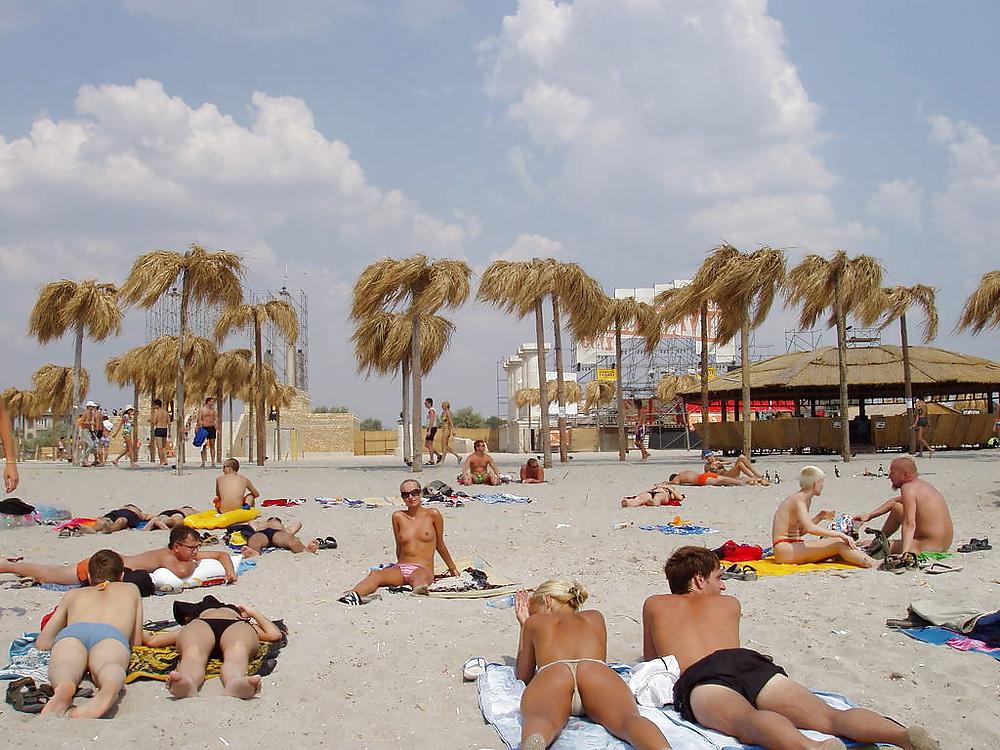 25P Voyeur beach